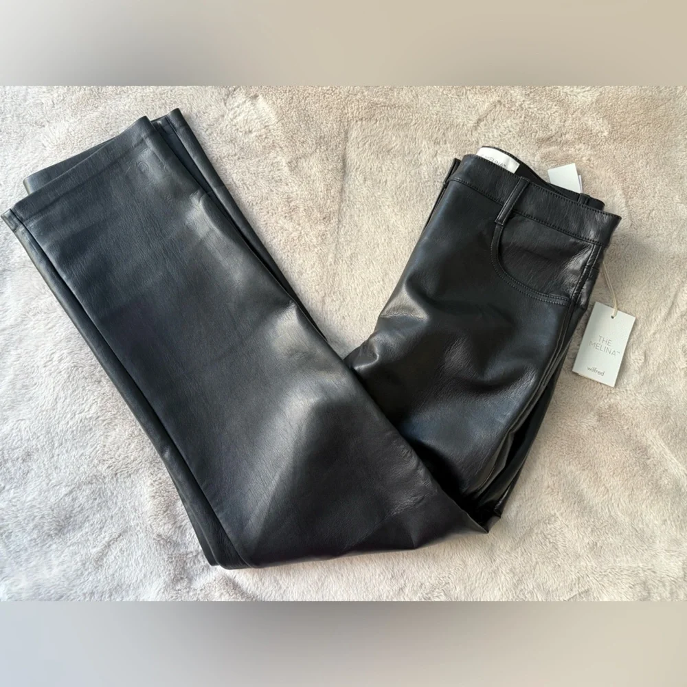{NOT FOR SALE} ⛔️ NWT Aritzia The Melina Vegan Leather Pant Short Black Size 8